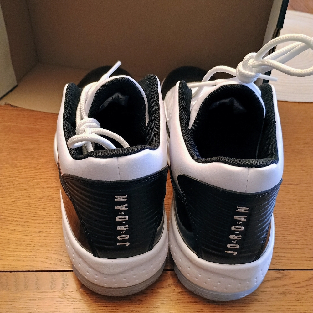New Nike Jordan Max Aura 2 Sneakers Shoes Mens Size 11 - Picture 2 of 6